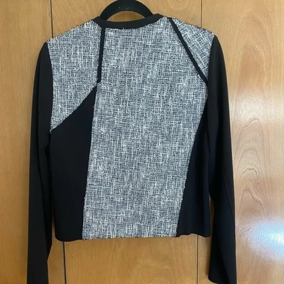 T Tahari Black White Cotton Tweed Patchwork Cropped Collarless Jacket Medium